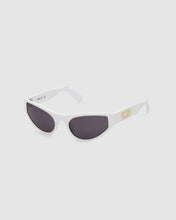 Load image into Gallery viewer, GD024 CAT-EYE SUNGLASSES: Unisex Sunglasses White | GCDS
