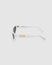Load image into Gallery viewer, GD024 CAT-EYE SUNGLASSES: Unisex Sunglasses White | GCDS
