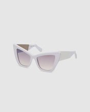 Load image into Gallery viewer, GD0026 Cat-eye sunglasses : Women Sunglasses White  | GCDS
