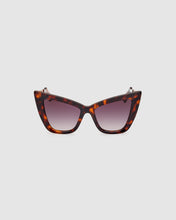 Load image into Gallery viewer, GD0026 Cat-eye sunglasses : Women Sunglasses Multicolor  | GCDS
