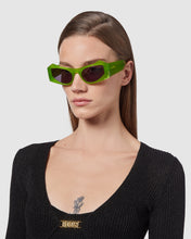 Load image into Gallery viewer, GD0022 Cat-eye sunglasses : Unisex Sunglasses Green  | GCDS
